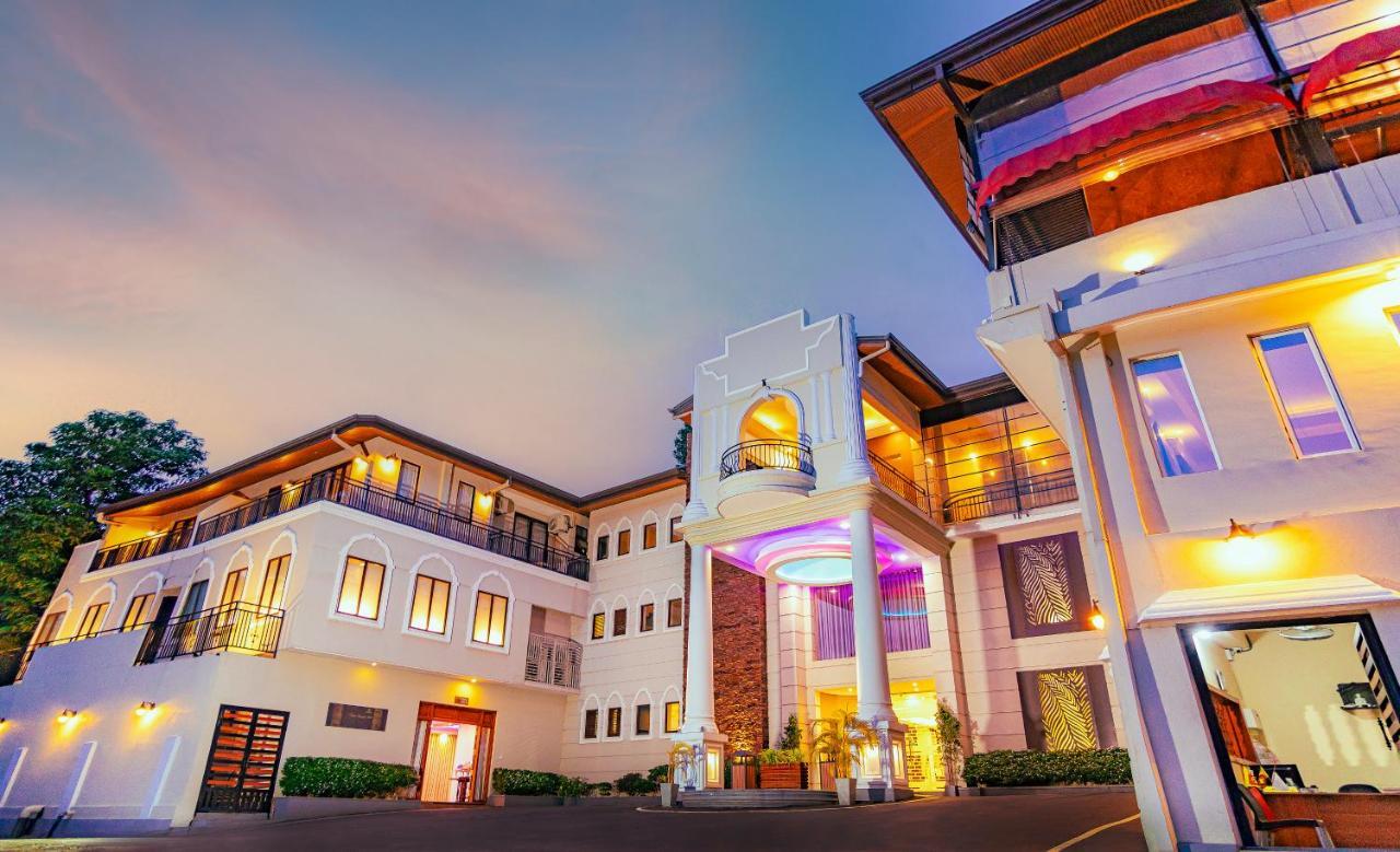 Royal Classic Resort Kandy Exterior foto