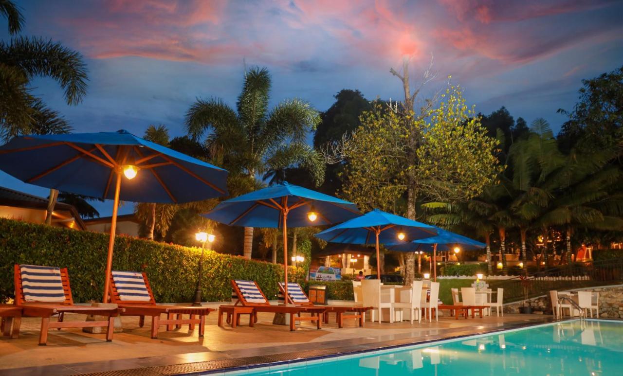 Royal Classic Resort Kandy Exterior foto